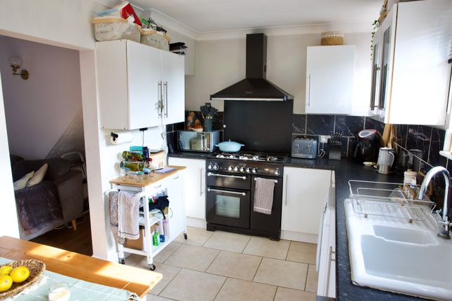 5, Howard Road, Isleworth photo 4