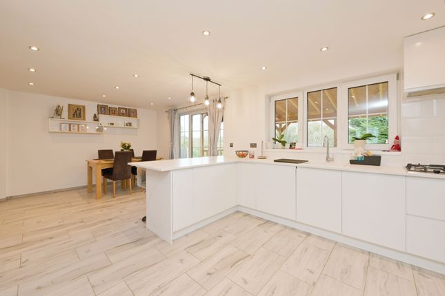 13, Brittons Drive, Northamptonshire photo 4