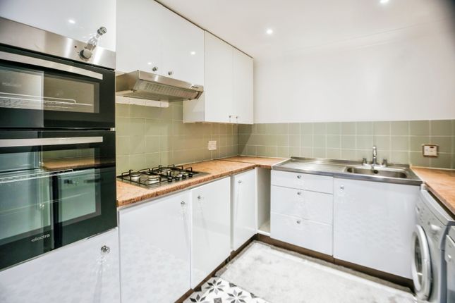1-bed flat on 21, Oakhill Lodge, 15, Reedham Drive, Purley, £170,000