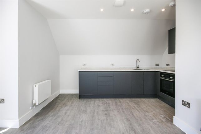 44 Flat 8, Holden Road, London photo 4
