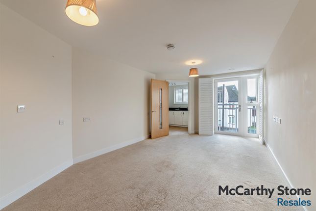 32 William House, The Moors, Thatcham photo 2