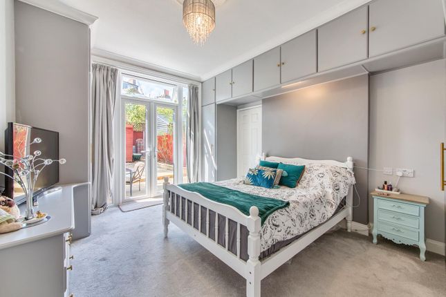 Flat for sale in Cavendish Road, London