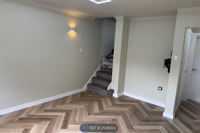 Alder Close, Swindon photo 5