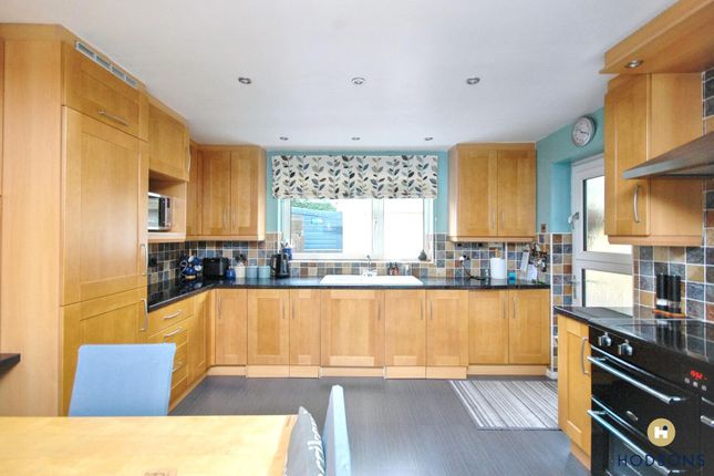 20, Henley Avenue, Dewsbury photo 4