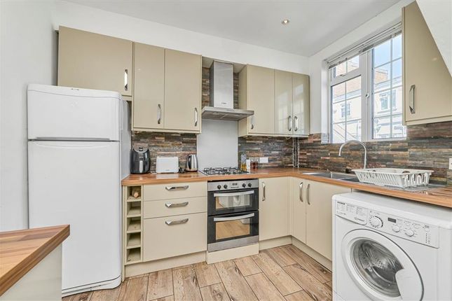 Flat 45, Carmichael Court, London photo 4