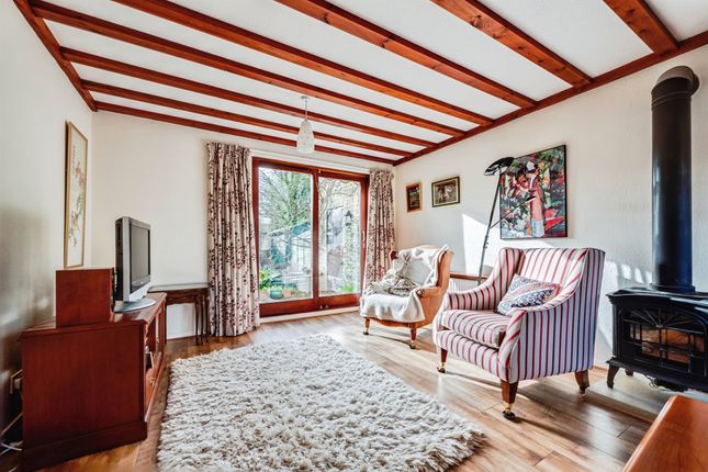 25, Calais Dene, Bampton photo 2