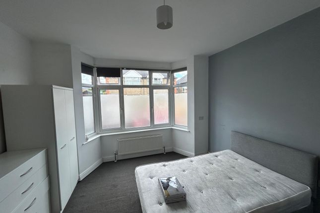 27, Beech Avenue, Northamptonshire photo 2