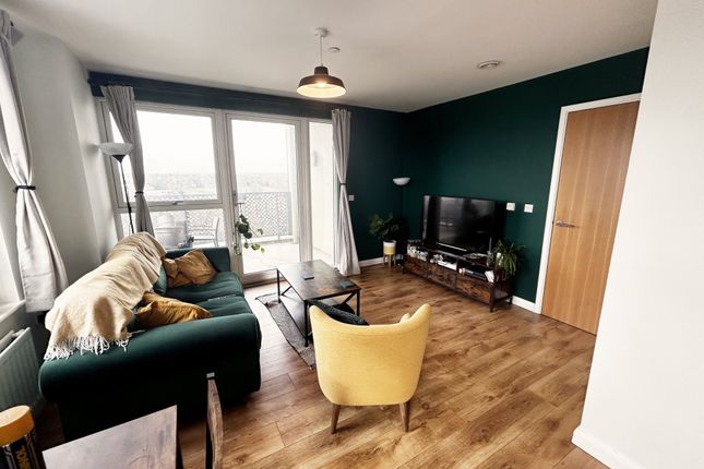 Flat for sale in Cannon Road, London
