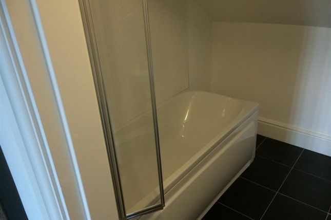 Bathroom F 6 .Jpg