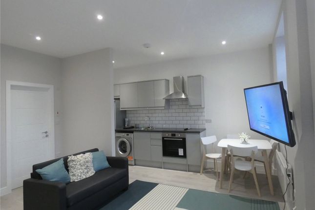 5A, Oakleigh Gardens, Whetstone photo 3