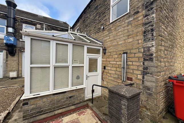 4, Brian Street, Huddersfield photo 4