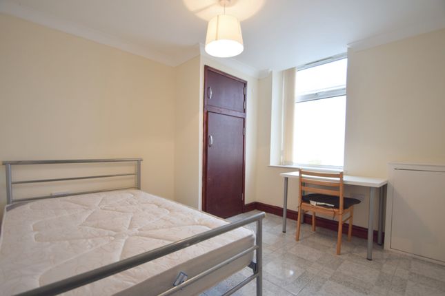 Treorchy Street, Cardiff photo 3