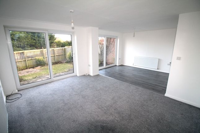 Terraced house to rent in Donvale Road, Donwell, Washington