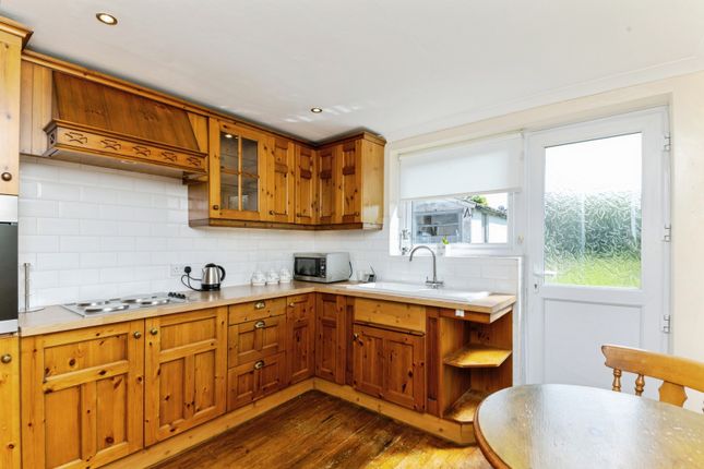 42, Walton Road, Frinton-on-Sea photo 4