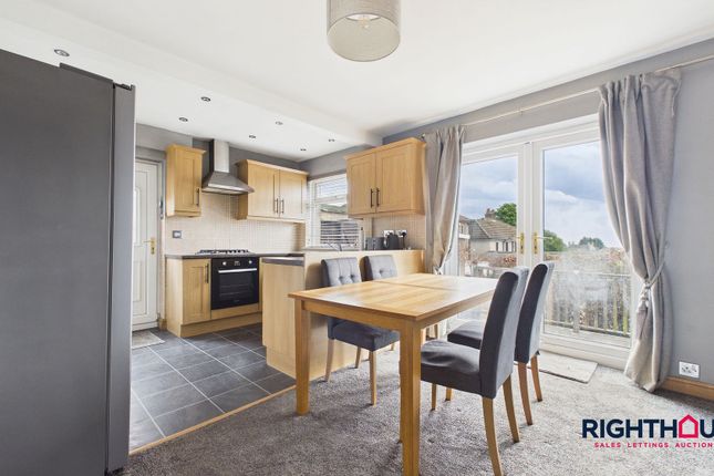 4 Brearcliffe Drive, Bradford photo 3