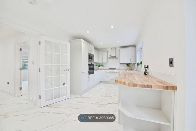 A Auckland Road, Potters Bar photo 4