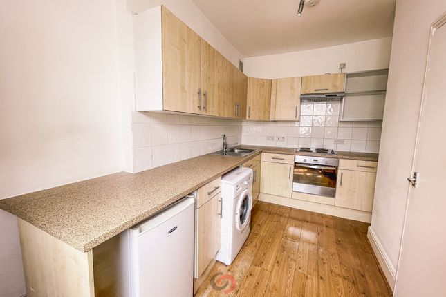 Ladbroke Crescent, London photo 4
