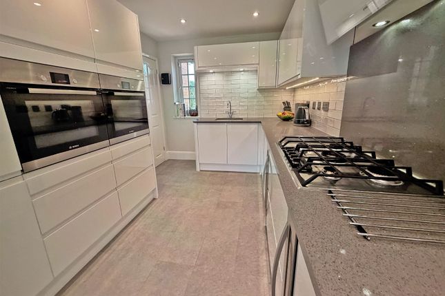 32 Southfield Drive, Hazlemere, Buckinghamshire photo 2