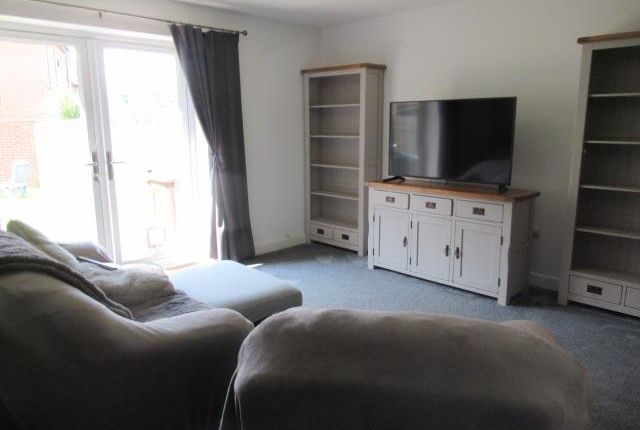 Room 3, 22 Fairfield Link, Leeds photo 2