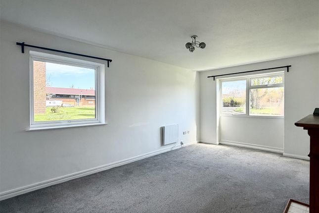 1, Crest Court, Hereford photo 4