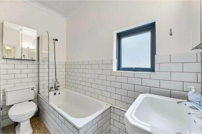 Flat 2 77, Larkhall Rise, London photo 4
