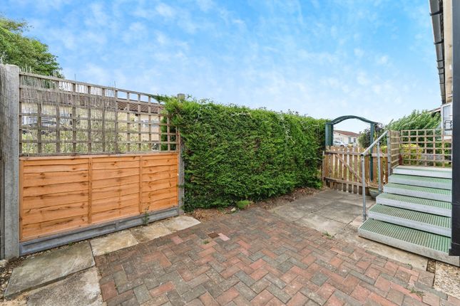 4, Priors Close, Ely photo 3