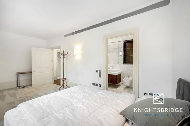 Flat to rent in Buckingham Gate, St James's