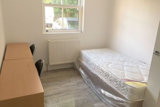 Room To Rent In Fassett Road Kingston Upon Thames Kt1 Zoopla