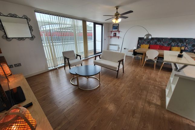 99 Greenheys Lane West, Manchester photo 2