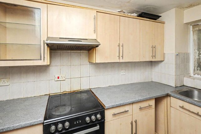34, Fenman Gardens, Ilford photo 3