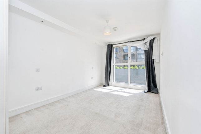 Flat 11, Premier House, 112, Station Road, Edgware photo 4