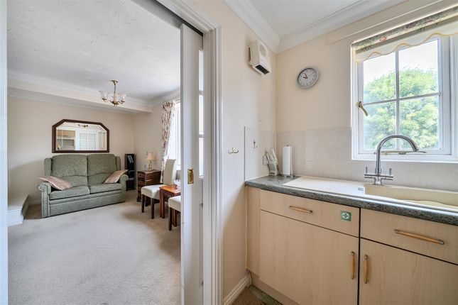 Flat 12, Folly Mill Lodge, South Street, Bridport photo 4