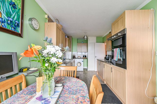 Flat for sale in Holland Rise, Brixton, London