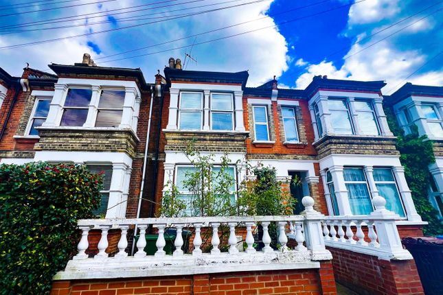 Terraced house to rent in Grove Road, London