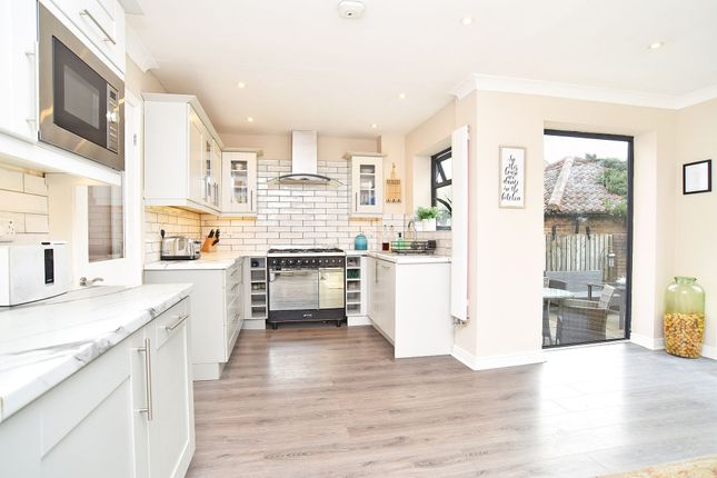 10 East View Court, Knaresborough photo 2