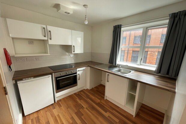 Thumbnail Studio to rent in Clyde Court, Leicester