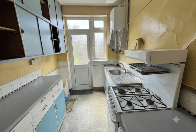 Meadow Waye, HOUNSLOW photo 4