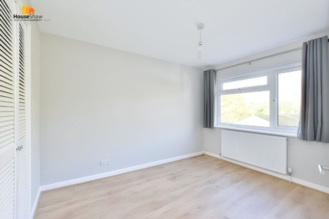 23 Russell Court, Chesham photo 2