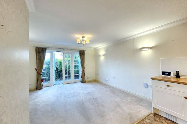 10, Weaver House, Westbury photo 4