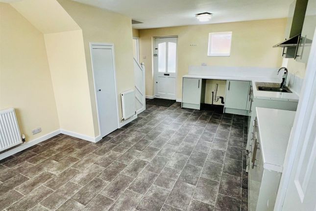 107, Bemerton Gardens, Kirby Cross photo 5