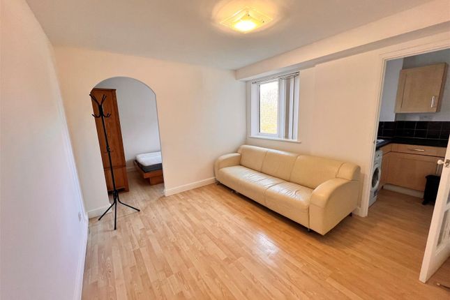 6, Purbeck House, Watford photo 2