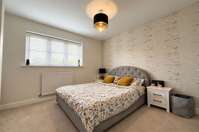 Flat 5, 27 Creswick, Swindon photo 4
