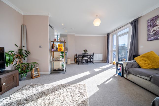 Flat Eighty Two, Norman Lane, Swanscombe photo 3