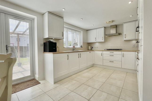 3, Buckley Gardens, Weymouth photo 2