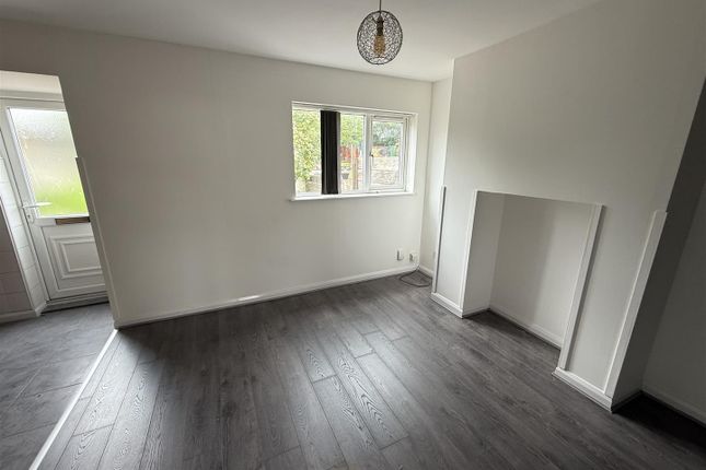 20, Grove Crescent, Brierley Hill photo 4