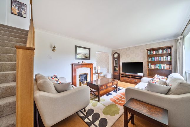 13, Langsmead, Lingfield photo 2