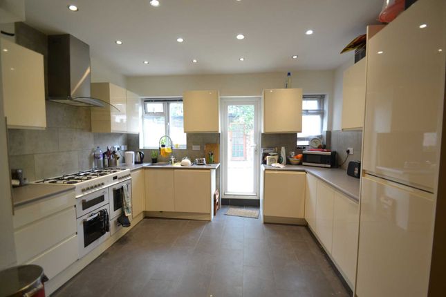 Room to rent in Drayton Gardens, West Ealing