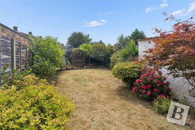 38, Broadhurst Walk, Rainham photo 2