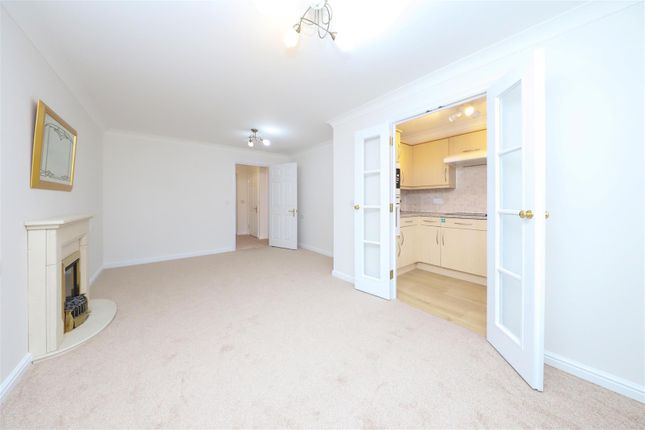 Flat for sale in Harefield Road, Uxbridge