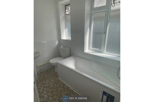 Flat B, Wick St Wick, Littlehampton photo 5